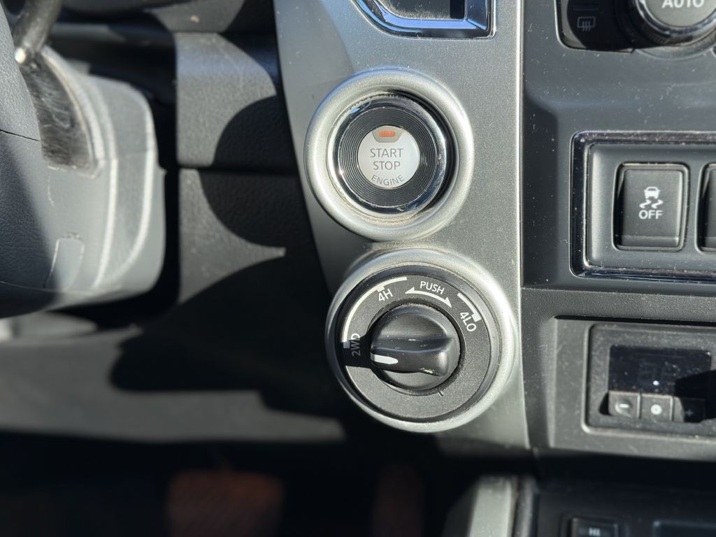 2016 Nissan Titan Image 10