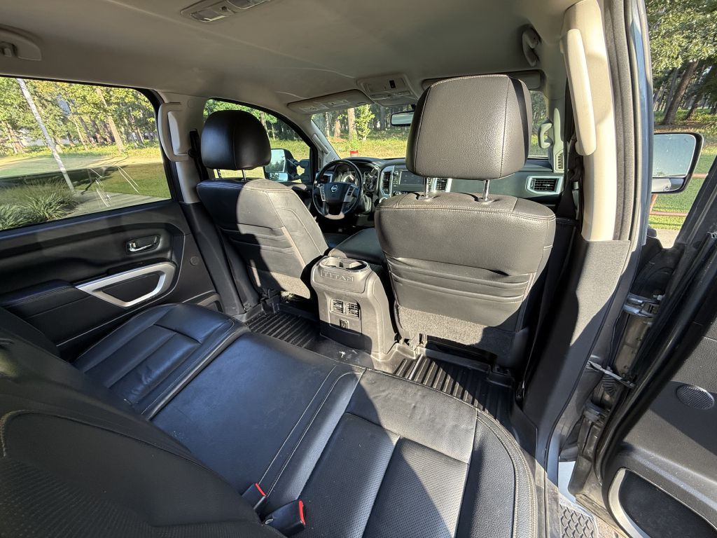 2016 Nissan Titan Image 11