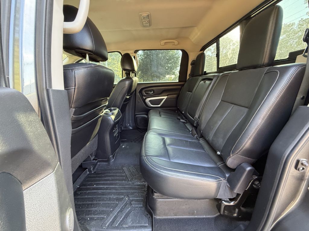 2016 Nissan Titan Image 14