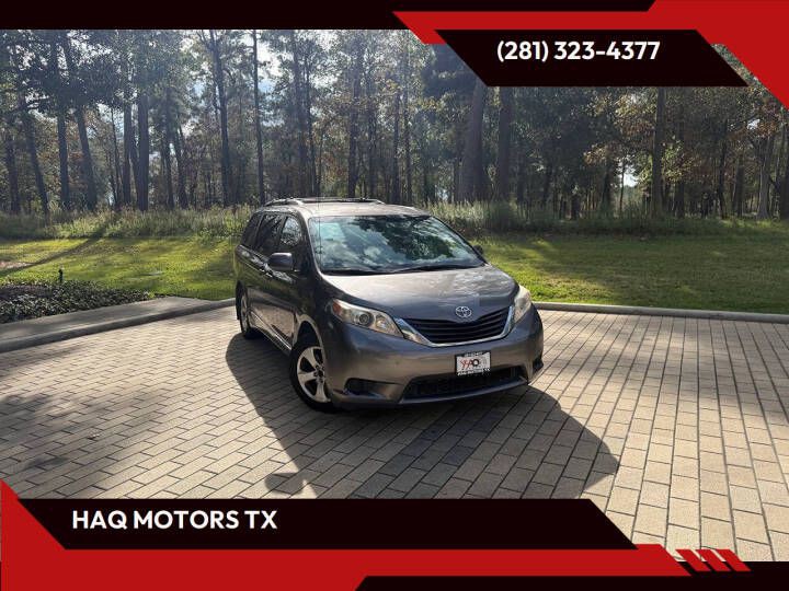 2013 Toyota Sienna Image 1