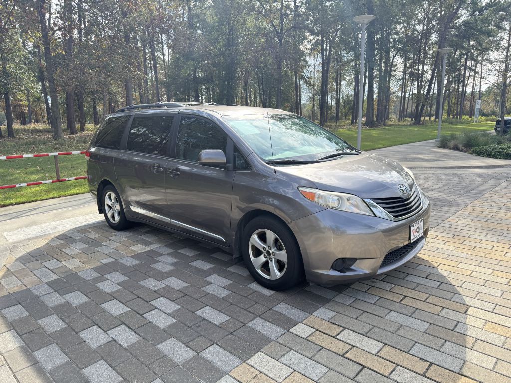 2013 Toyota Sienna Image 6