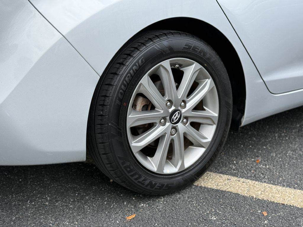 2014 Hyundai Elantra Image 8