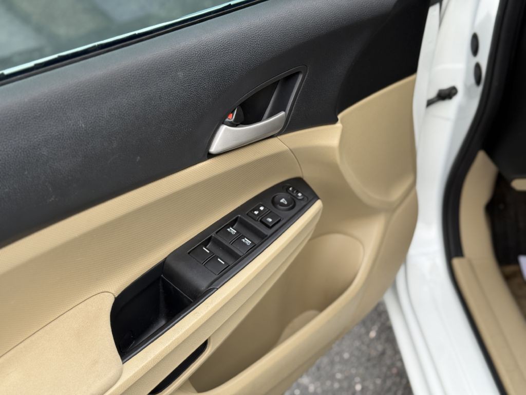 2012 Honda Accord Image 17