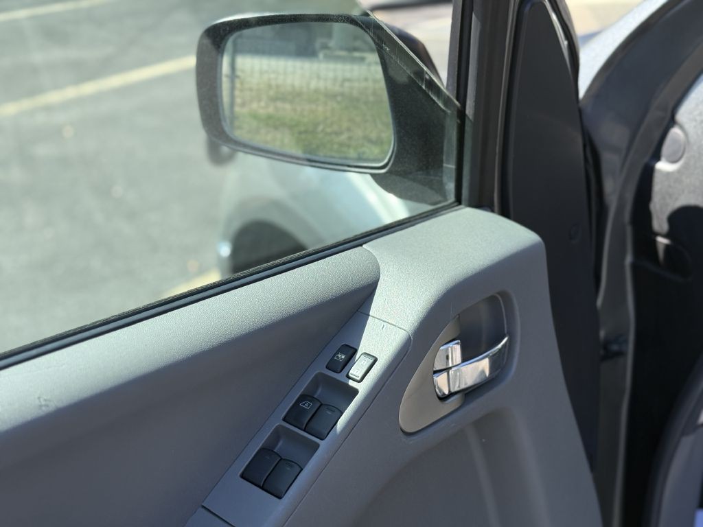 2009 Nissan Frontier Image 19