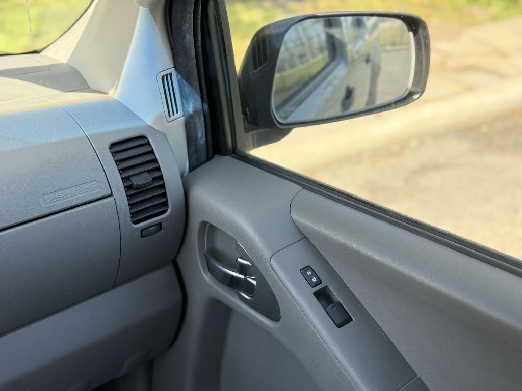 2009 Nissan Frontier Image 20