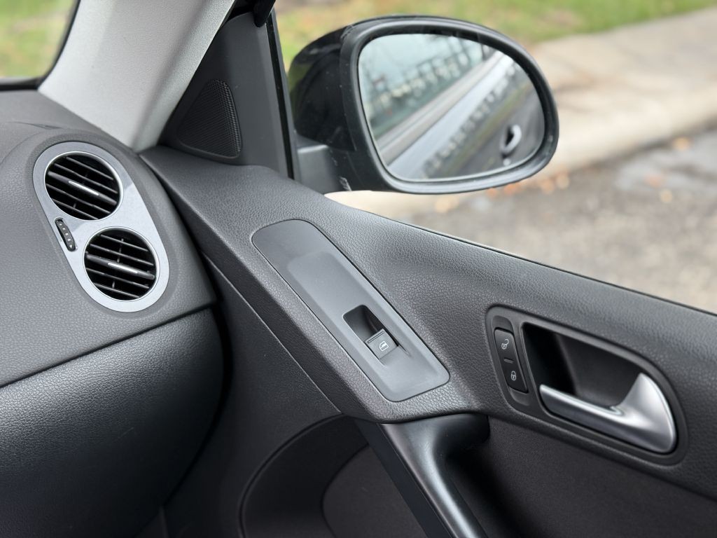 2017 Volkswagen Tiguan Image 24