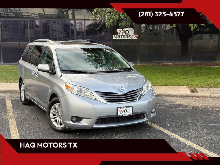 2013 Toyota Sienna Image 1