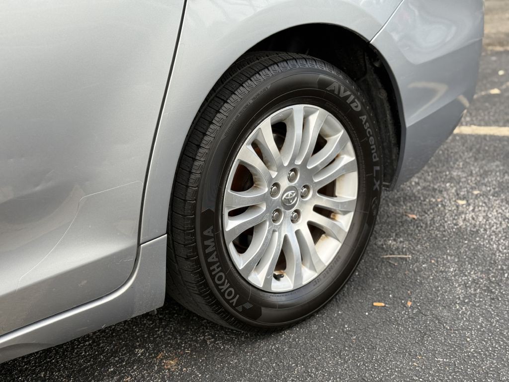 2013 Toyota Sienna Image 6