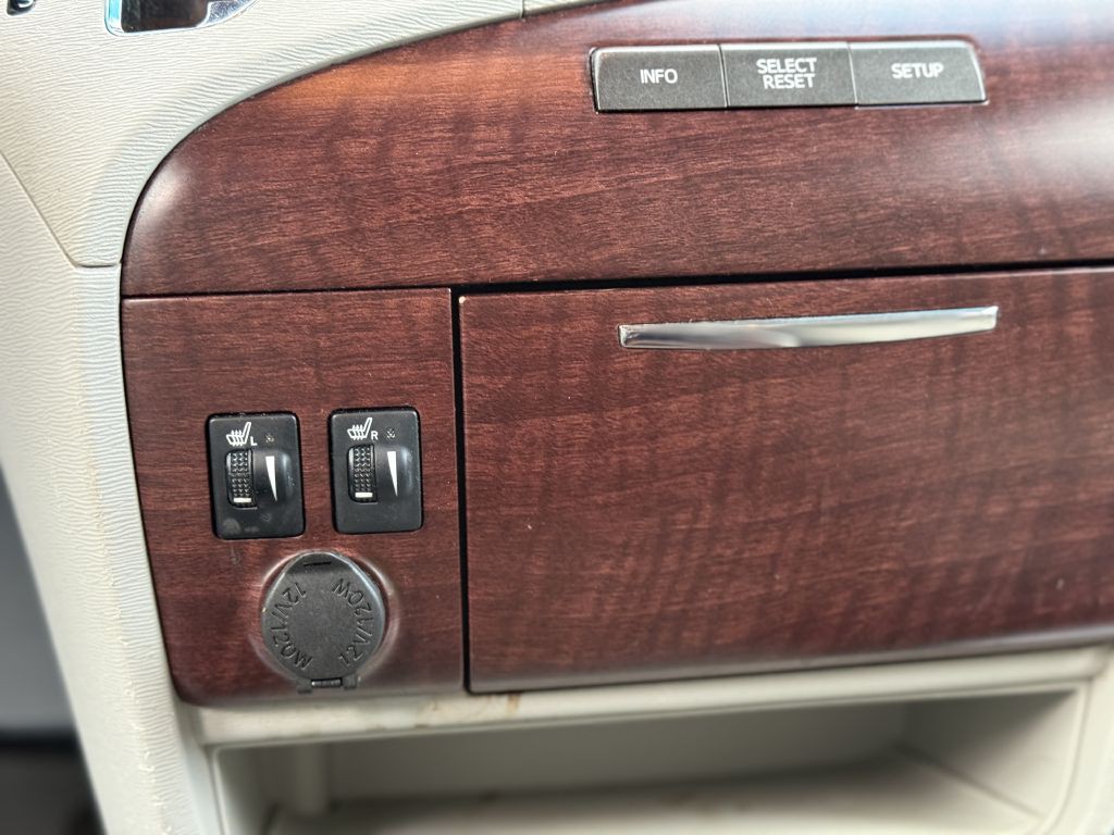 2013 Toyota Sienna Image 17