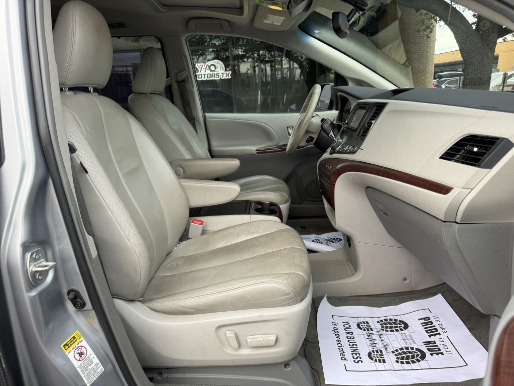 2013 Toyota Sienna Image 20