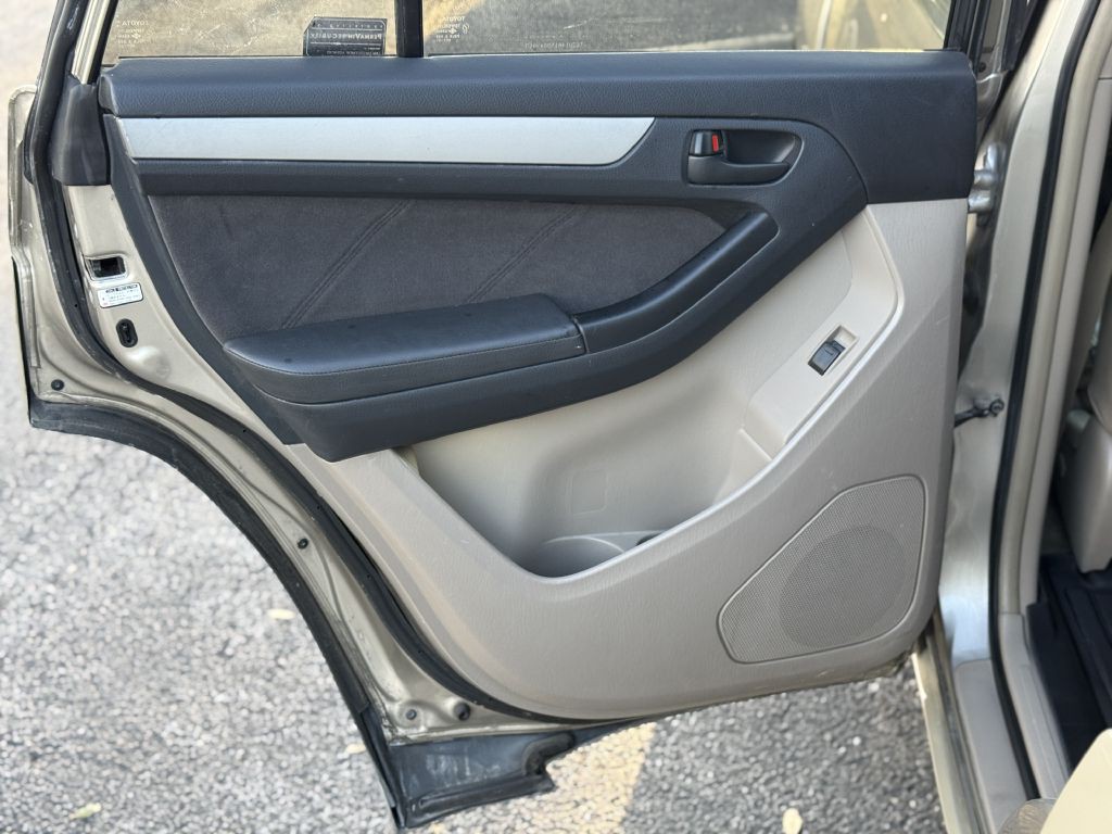 2005 Toyota 4Runner Image 16