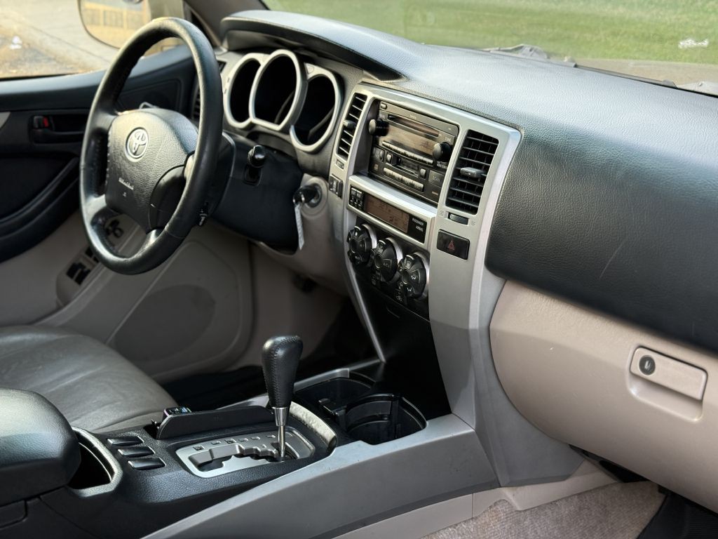 2005 Toyota 4Runner Image 17