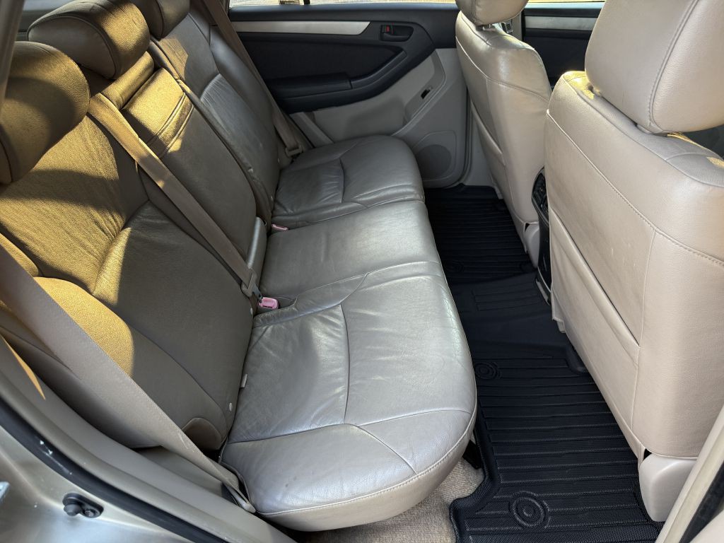 2005 Toyota 4Runner Image 32