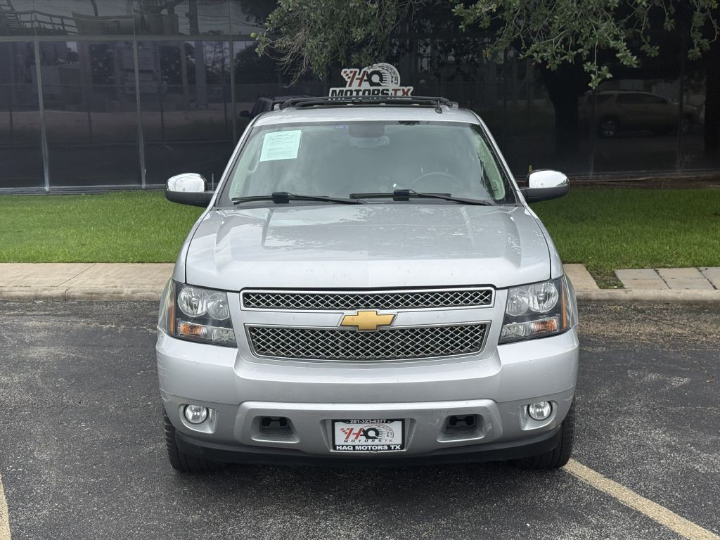 2013 Chevrolet Suburban Image 2