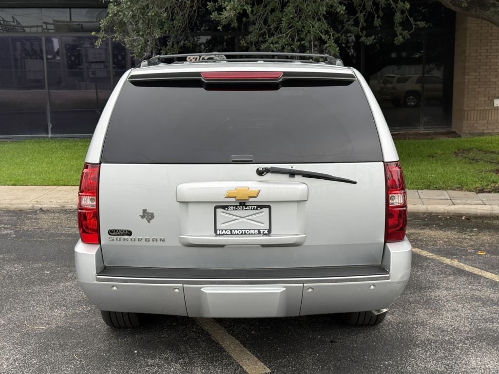 2013 Chevrolet Suburban Image 3