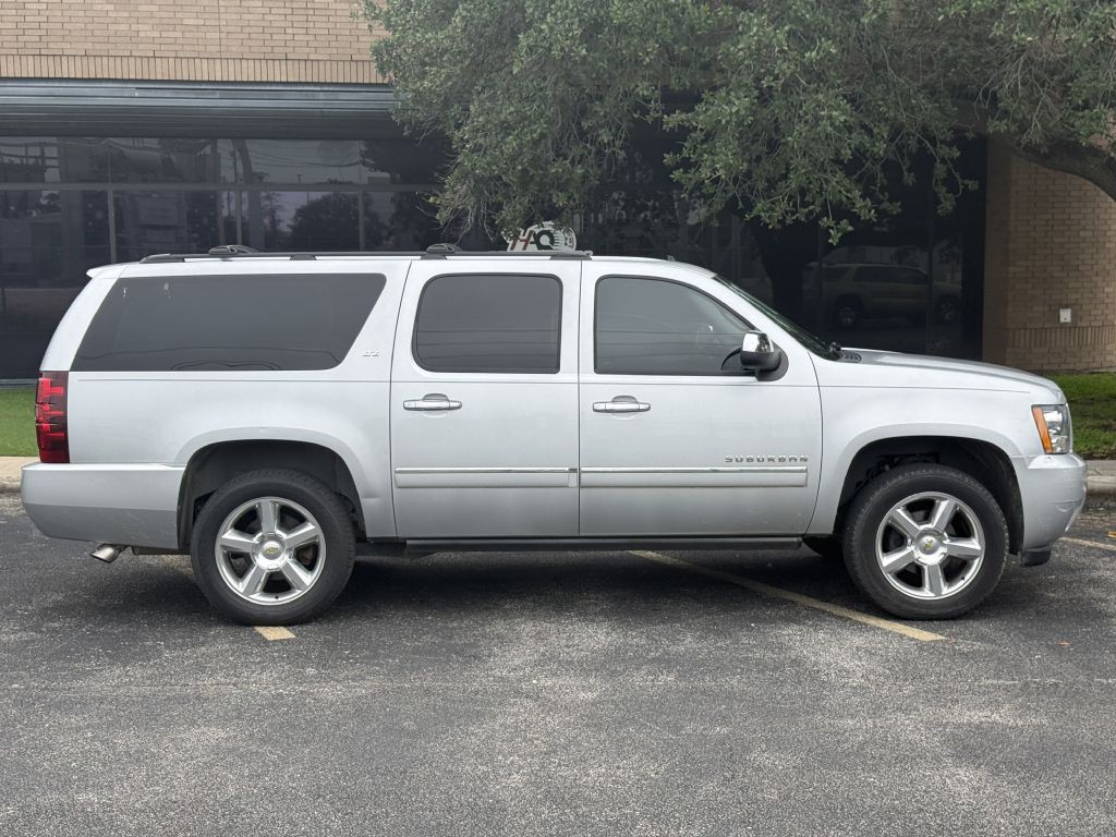 2013 Chevrolet Suburban Image 4