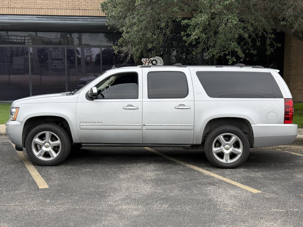 2013 Chevrolet Suburban Image 5