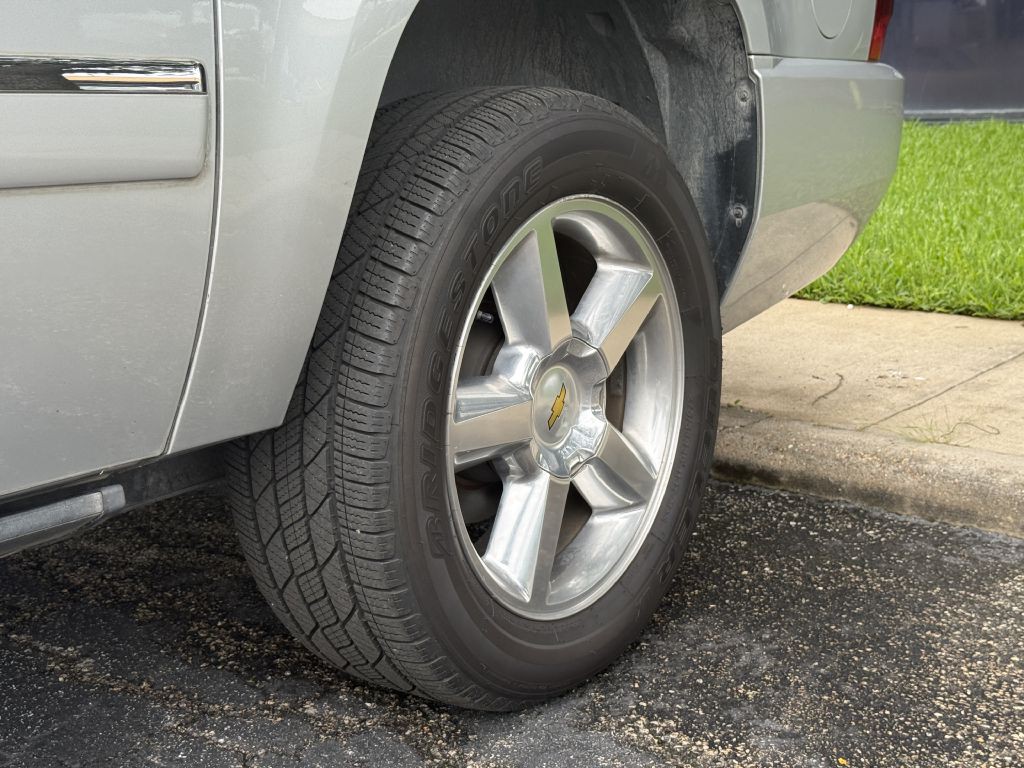 2013 Chevrolet Suburban Image 6