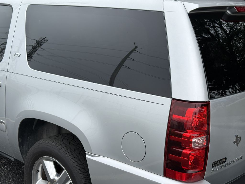 2013 Chevrolet Suburban Image 7