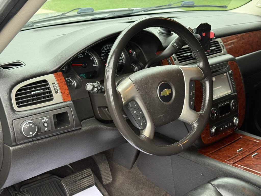 2013 Chevrolet Suburban Image 10