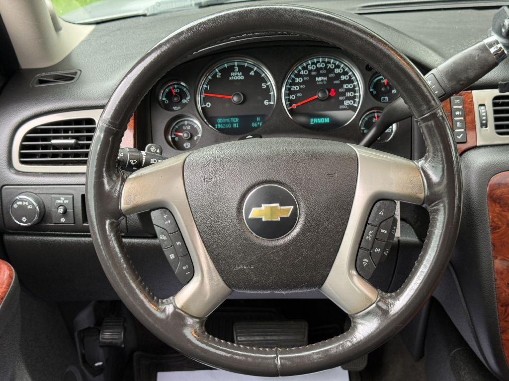 2013 Chevrolet Suburban Image 12