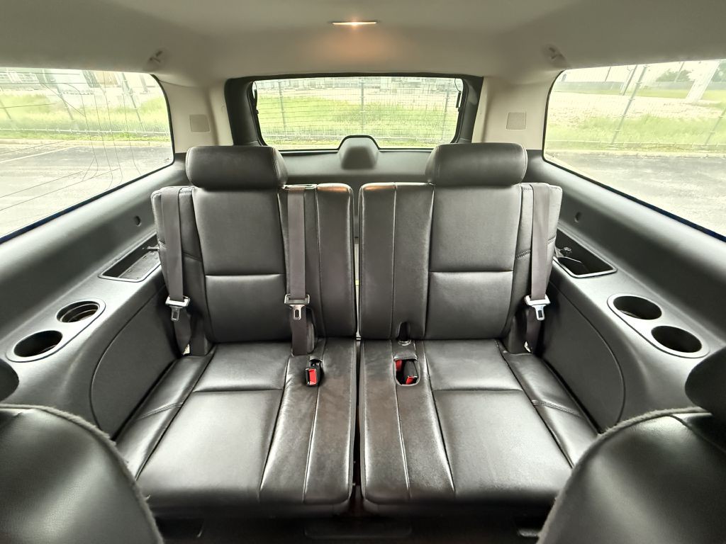 2013 Chevrolet Suburban Image 17