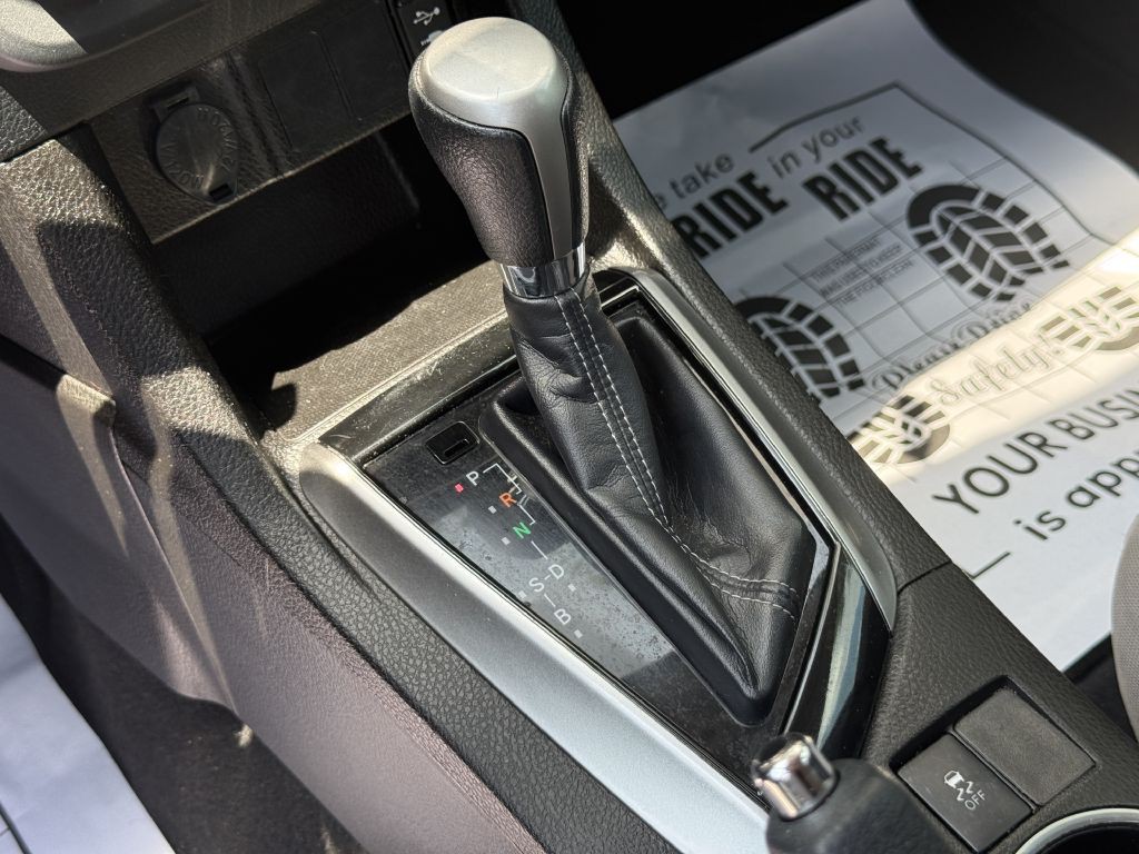 2016 Toyota Corolla Image 17