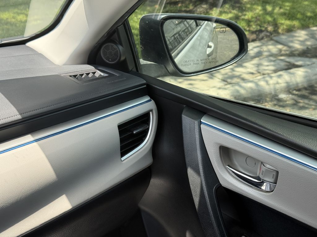 2016 Toyota Corolla Image 18