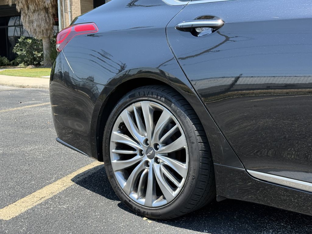 2015 Hyundai Genesis Image 6