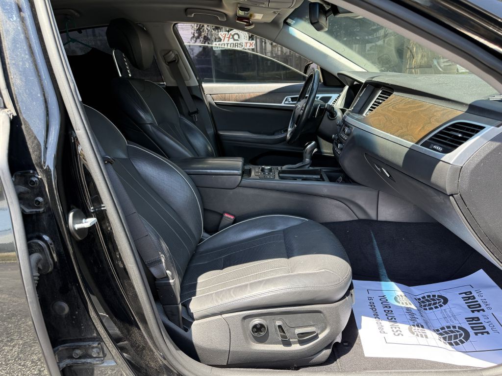 2015 Hyundai Genesis Image 8