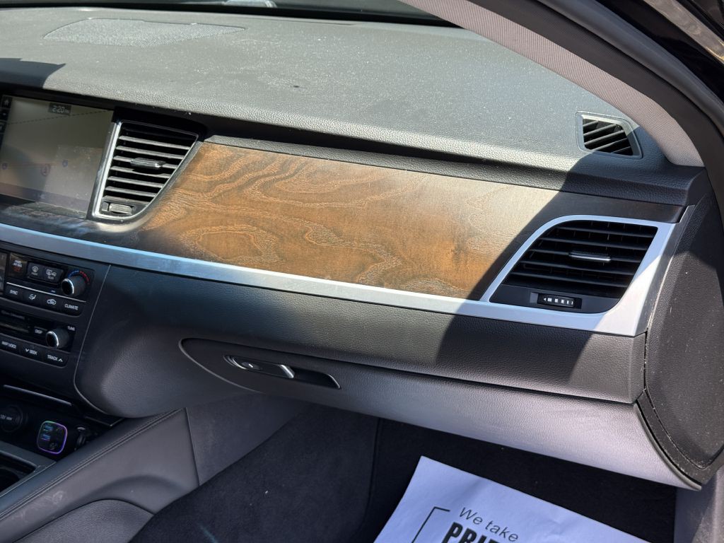 2015 Hyundai Genesis Image 11