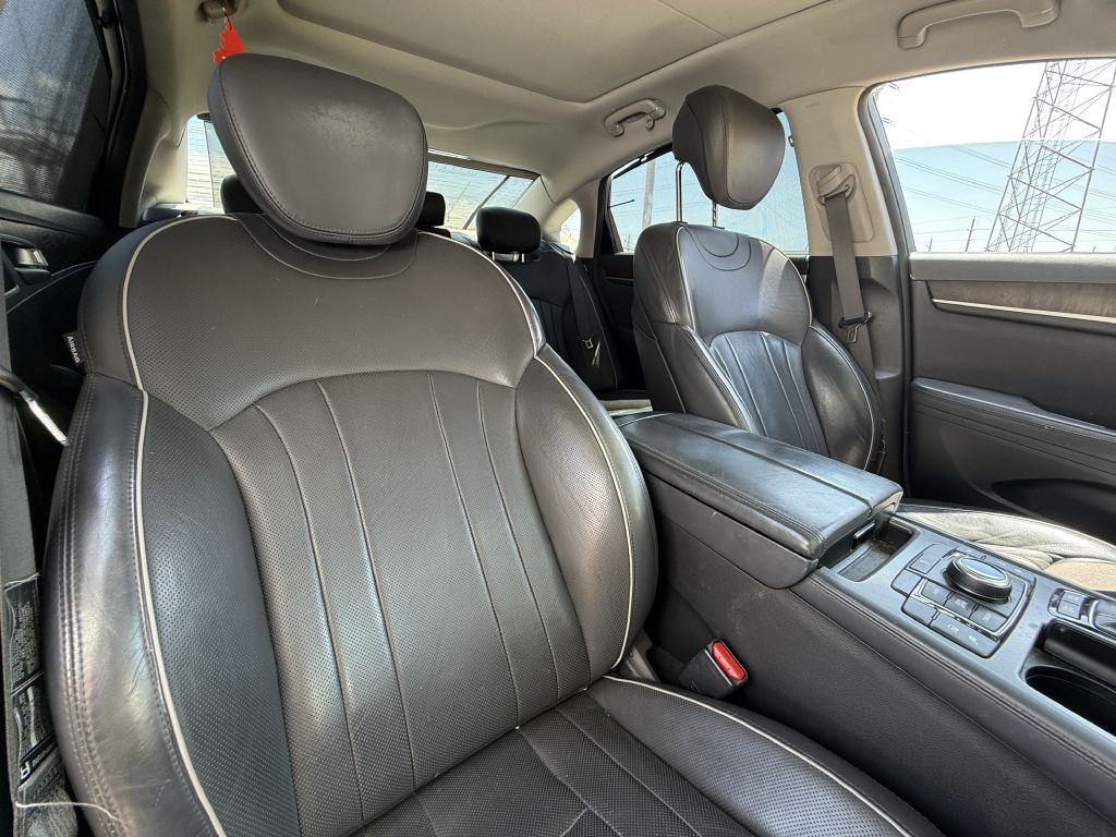 2015 Hyundai Genesis Image 23