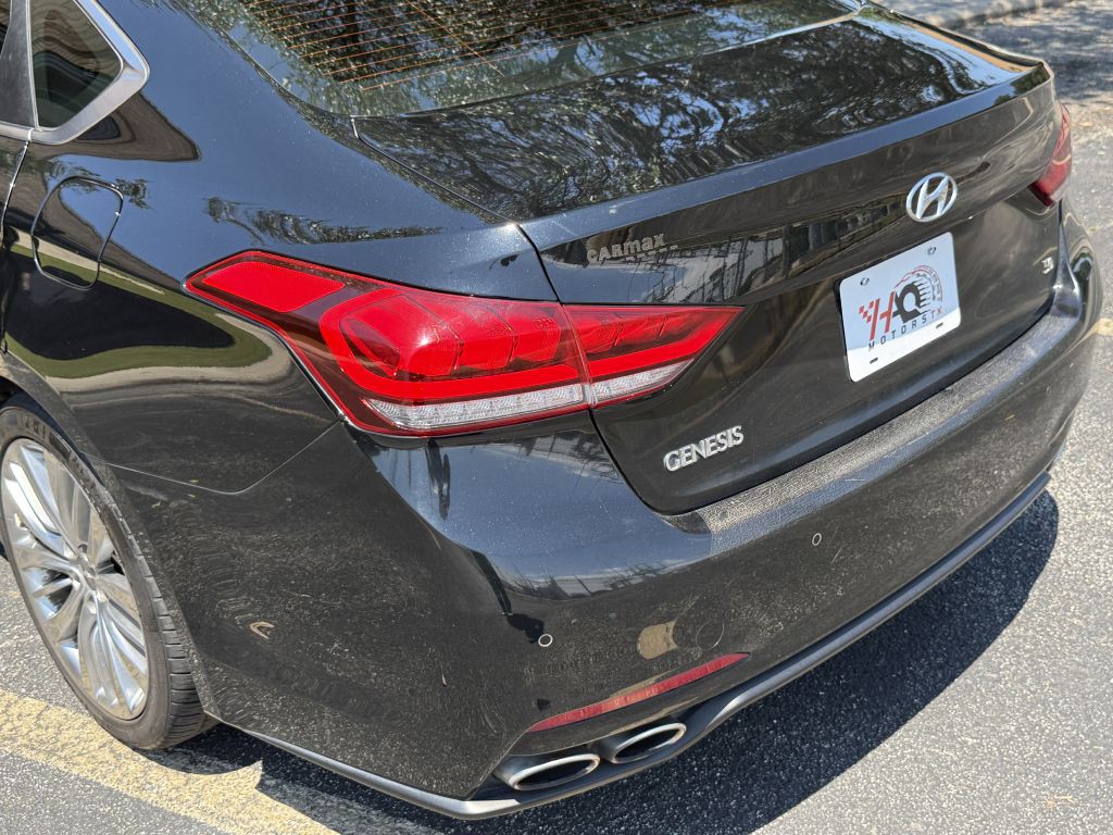 2015 Hyundai Genesis Image 24