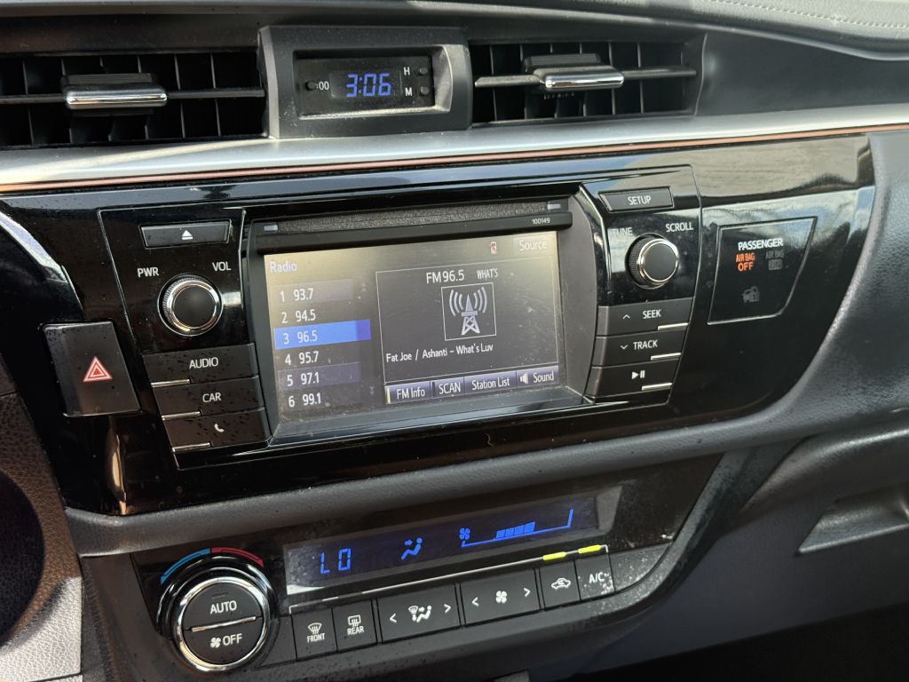 2015 Toyota Corolla Image 16