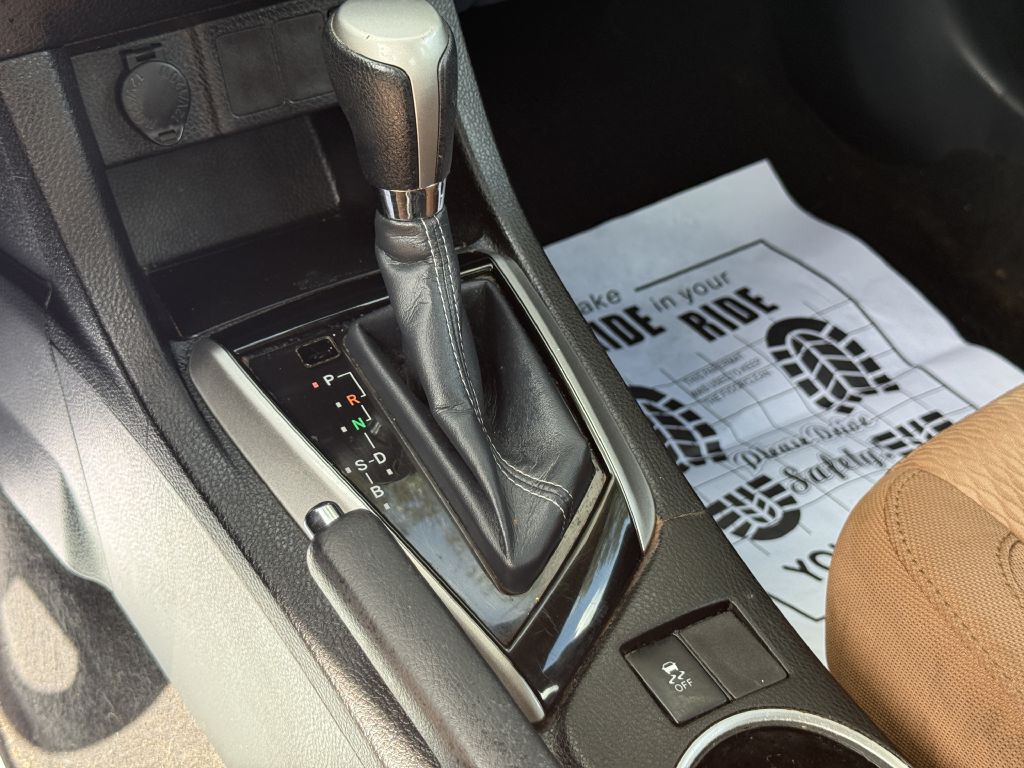 2015 Toyota Corolla Image 17