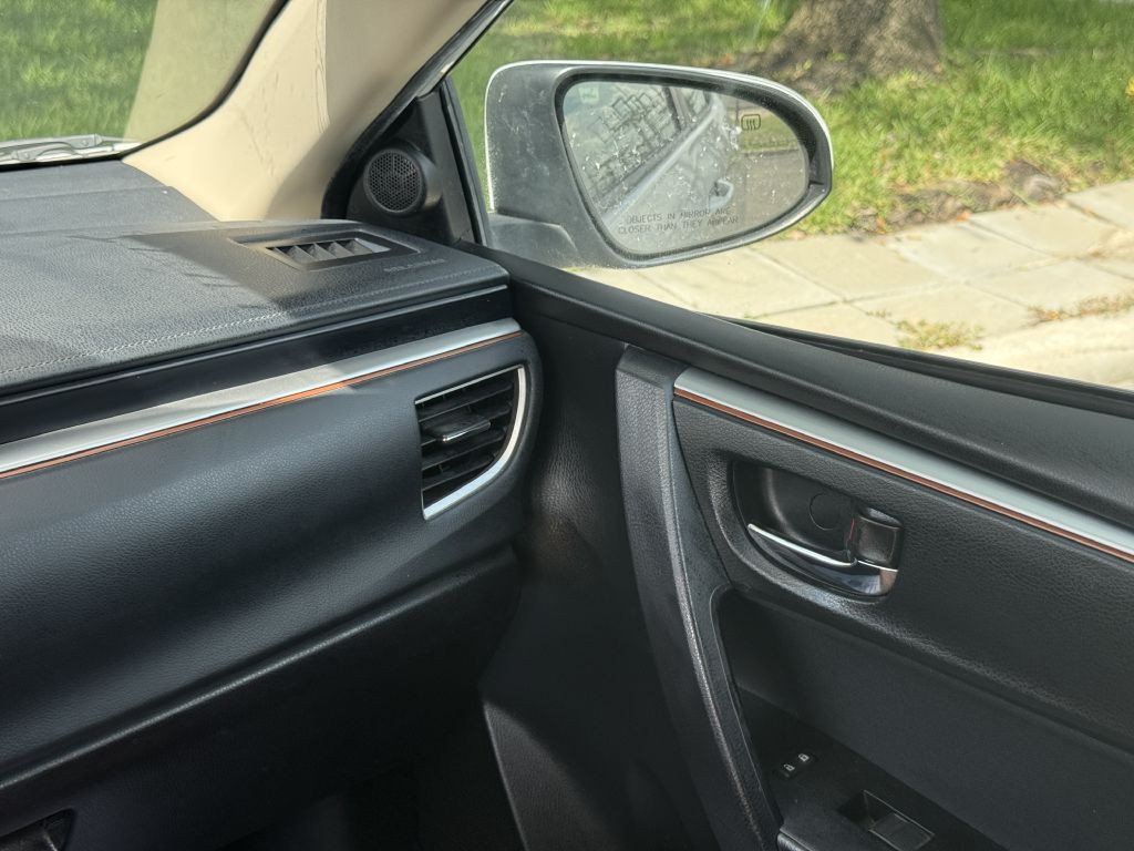 2015 Toyota Corolla Image 18