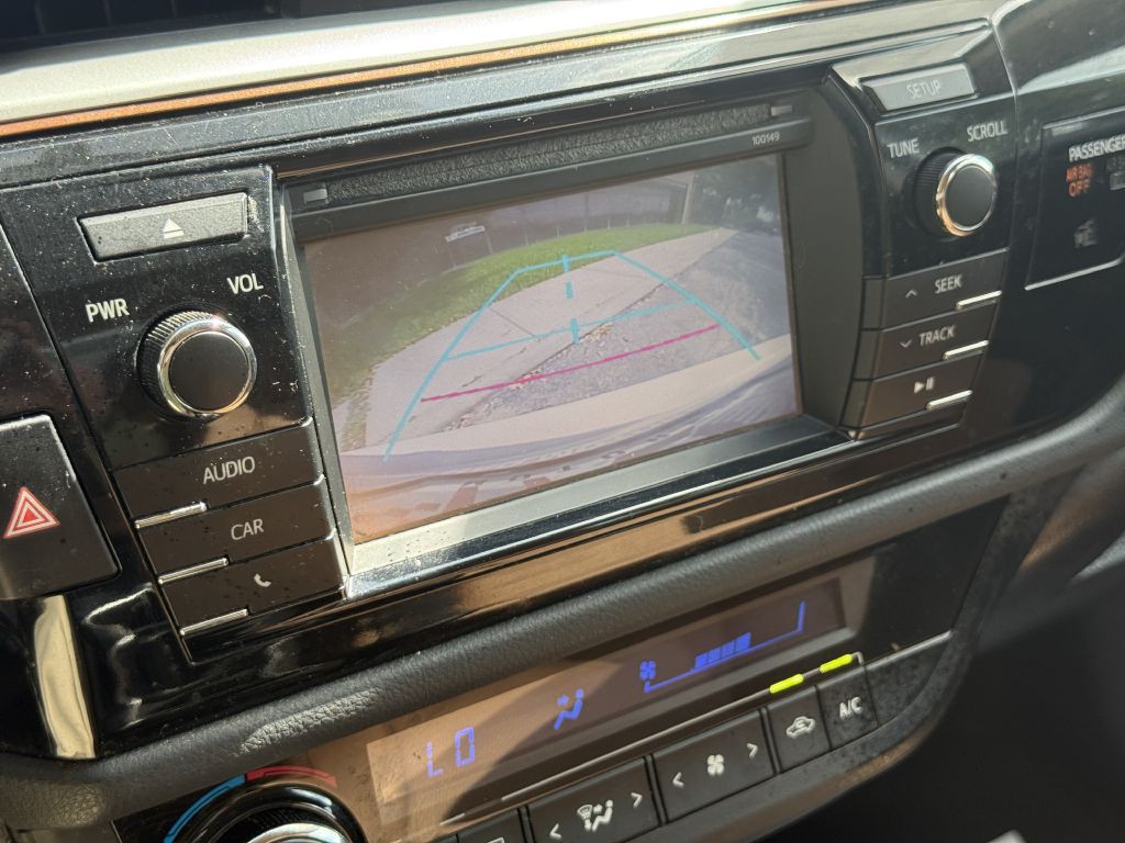 2015 Toyota Corolla Image 21