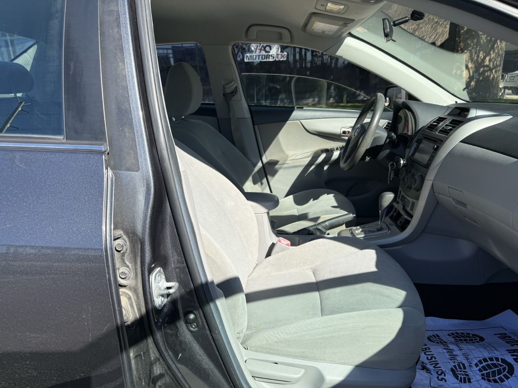 2013 Toyota Corolla Image 8