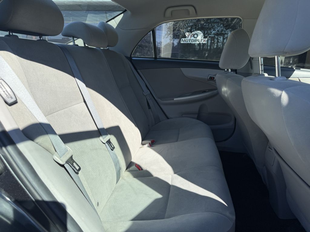 2013 Toyota Corolla Image 9
