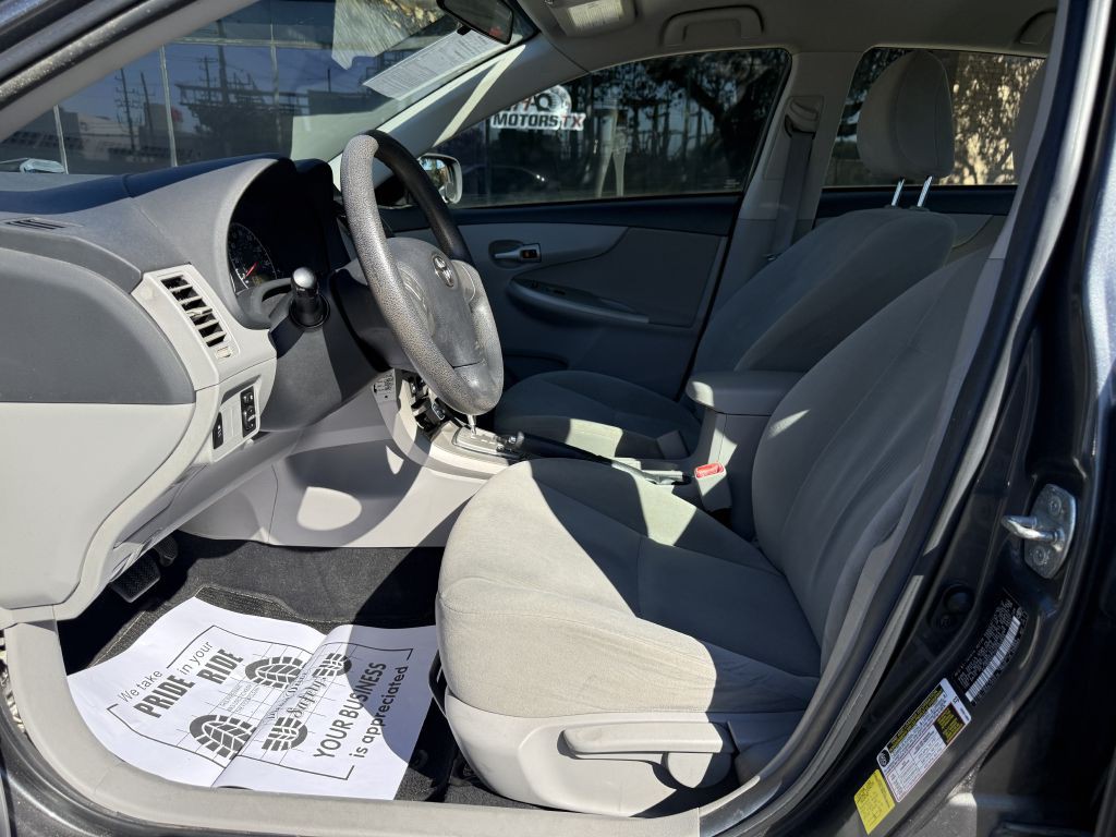 2013 Toyota Corolla Image 10