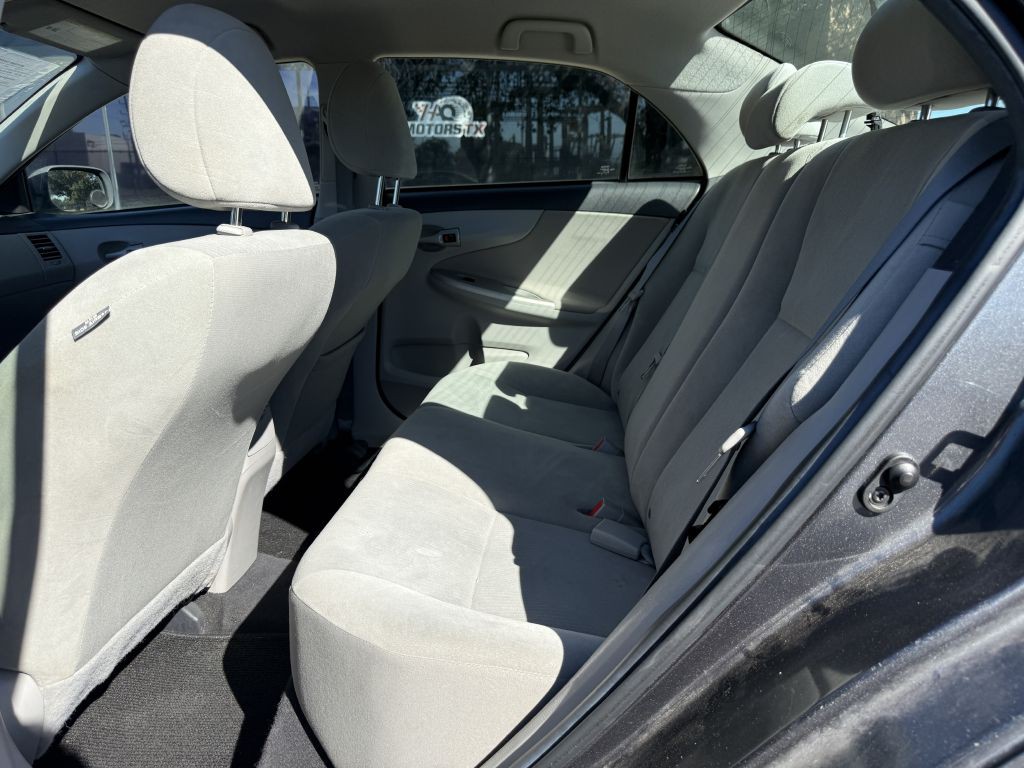 2013 Toyota Corolla Image 11
