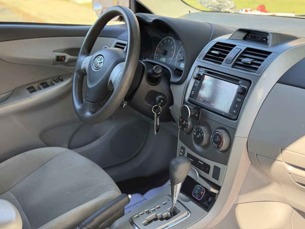 2013 Toyota Corolla Image 14