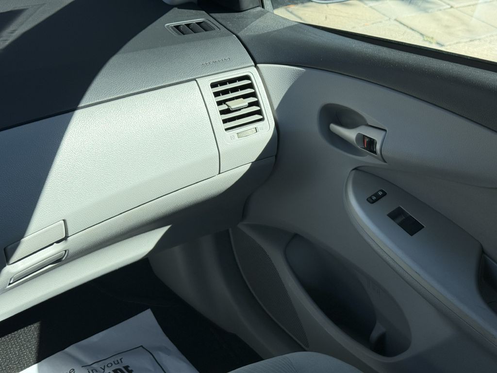 2013 Toyota Corolla Image 18