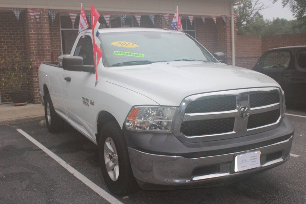 2013 RAM 1500 Image 2