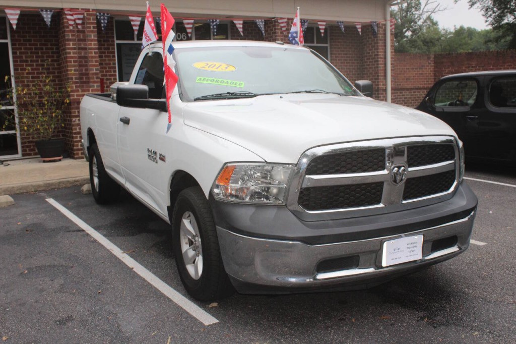 2013 RAM 1500 Image 3