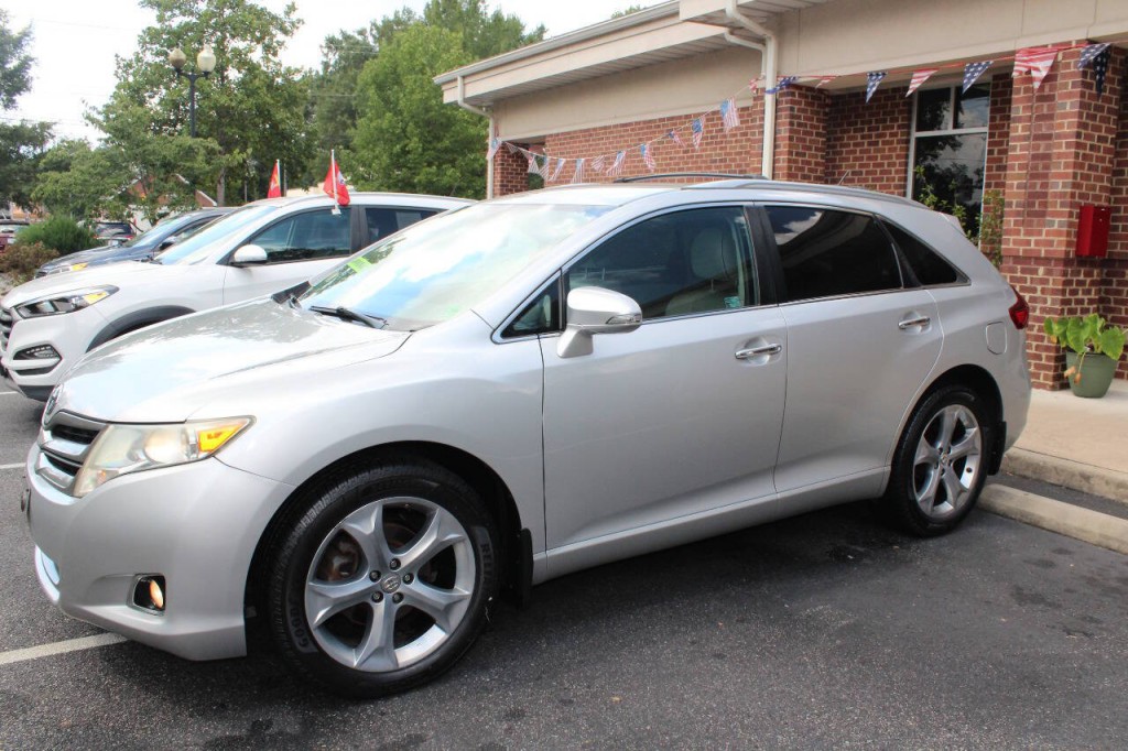 2013 Toyota Venza Image 2