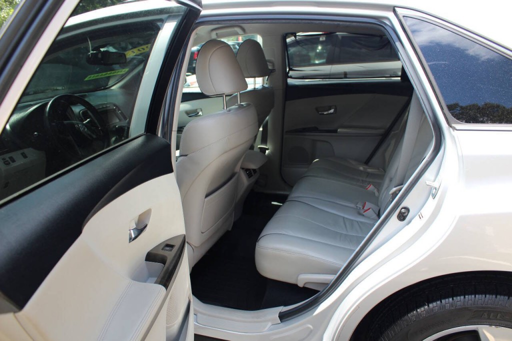 2013 Toyota Venza Image 8
