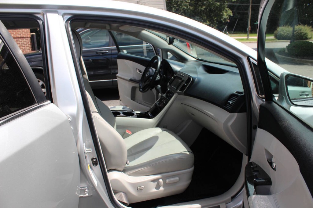 2013 Toyota Venza Image 10