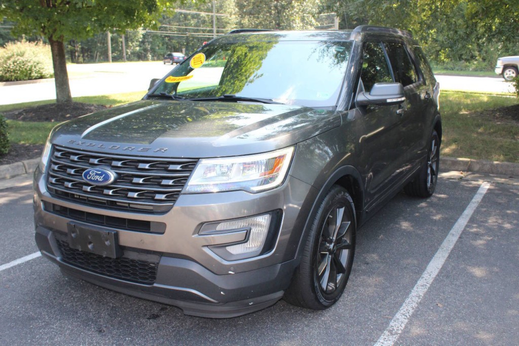 2017 Ford Explorer Image 1