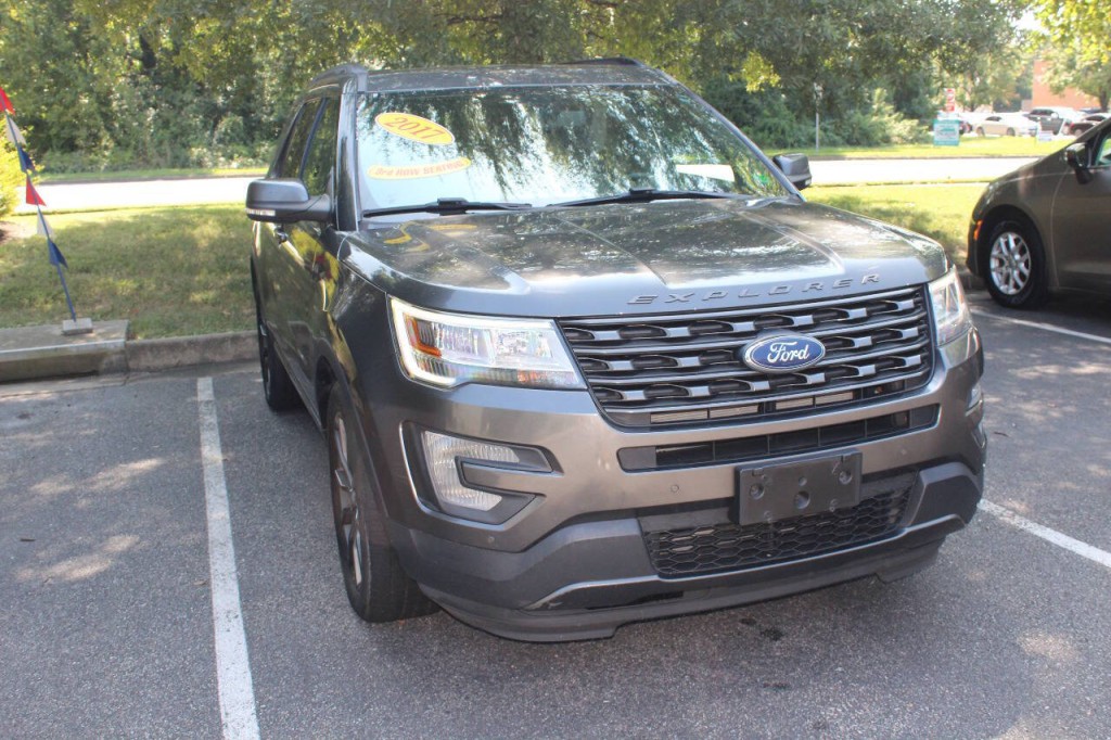 2017 Ford Explorer Image 2